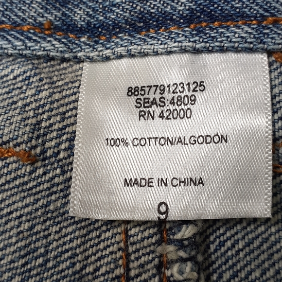 Piper & Blue Distressed Faded Jean Capris Size 9 - Picture 12 of 16